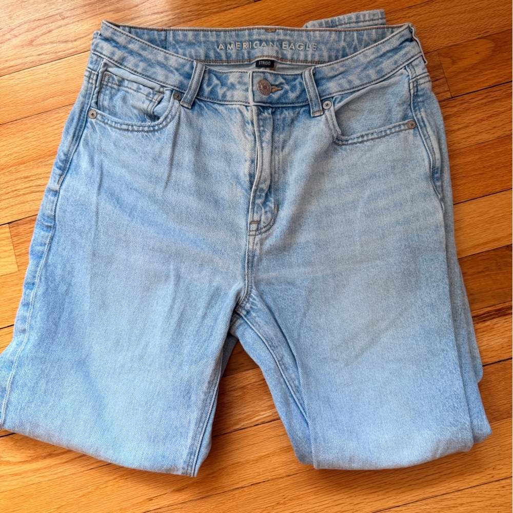 American Eagle Outfitters High-Rise Light Blue Jeans